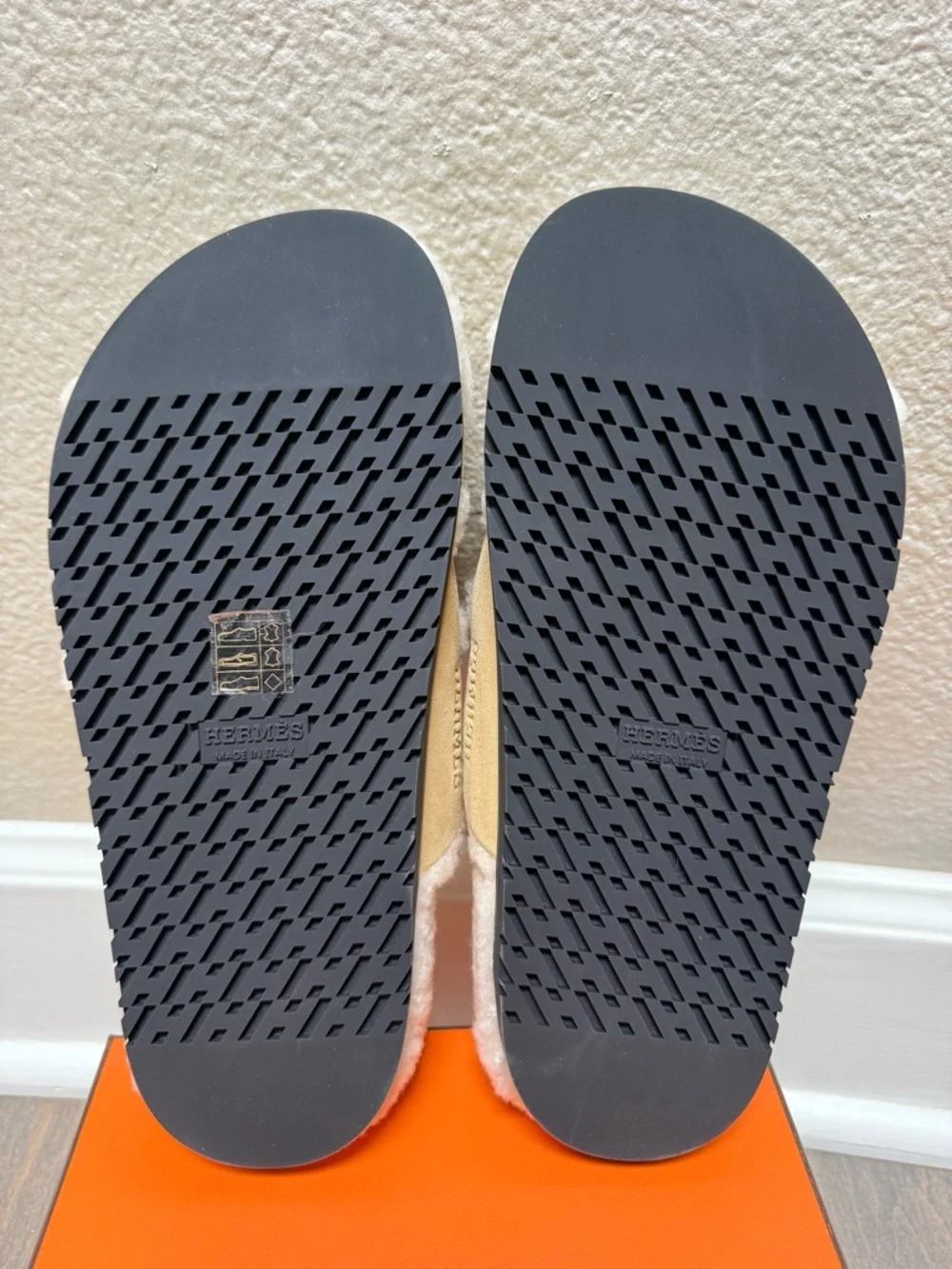 BNIB Hermes Chypre Beige Suede Shearling Sandals - Picture 3 of 5